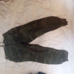 Hollister camo jogger